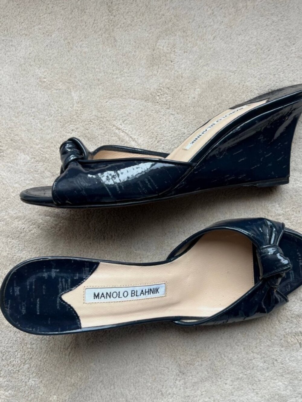 Manolo Blahnik Women 6.5-7 EU 37 Navy Blue Patent Leather Knot Wedge Heel Sandal